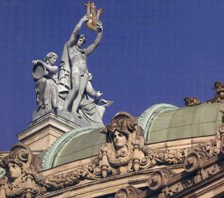 Статуя Аполлона на куполе Оперы